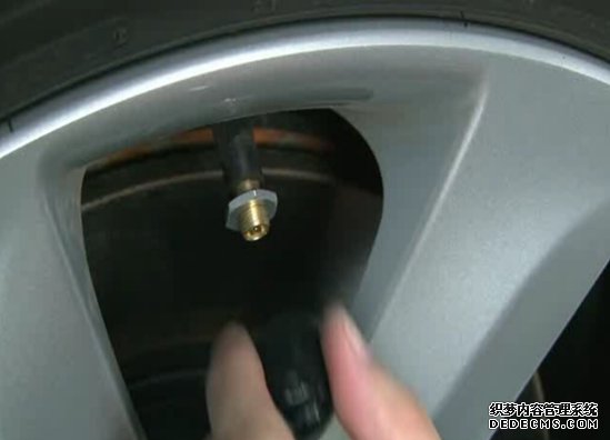胎压监测更换电池